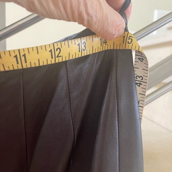 DONNA KARAN BROWN LEATHER SKIRT - Picture 5 of 15